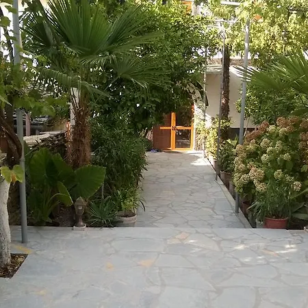 Hashorva بيت ضيافة Gjirokastër